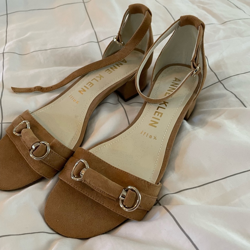 Anne Klein size 9 suede sandal